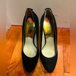 Michael Michael Kors Black Pumps